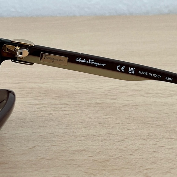 FERAGAMO Sunglasses Tortoise Non-Polarized Gradient Lens Case Cloth BNWOT Italy - Picture 11 of 16